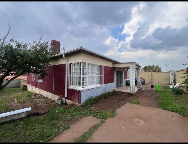 6 BEDROOM HOUSE FOR SALE IN THE HILL